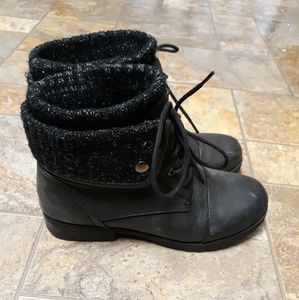 Boots size 9w
